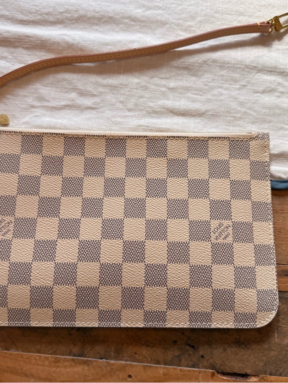 Louis Vuitton Neverfull MM Damier Azur Canvas Tote with Pouch in Beige and Tan - Picture 2 of 16